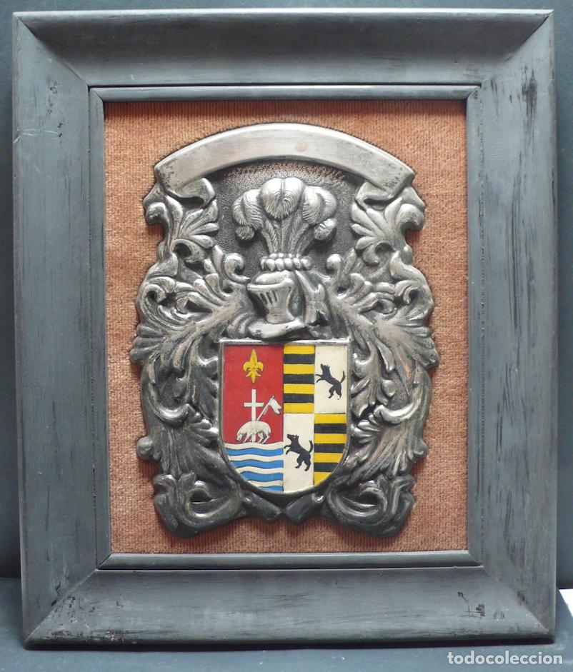 Coleccionismo: ESCUDO EN METAL RELIEVE - Foto 1