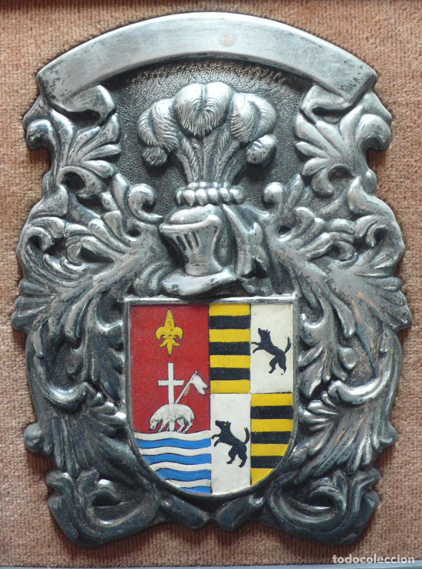 Coleccionismo: ESCUDO EN METAL RELIEVE - Foto 2