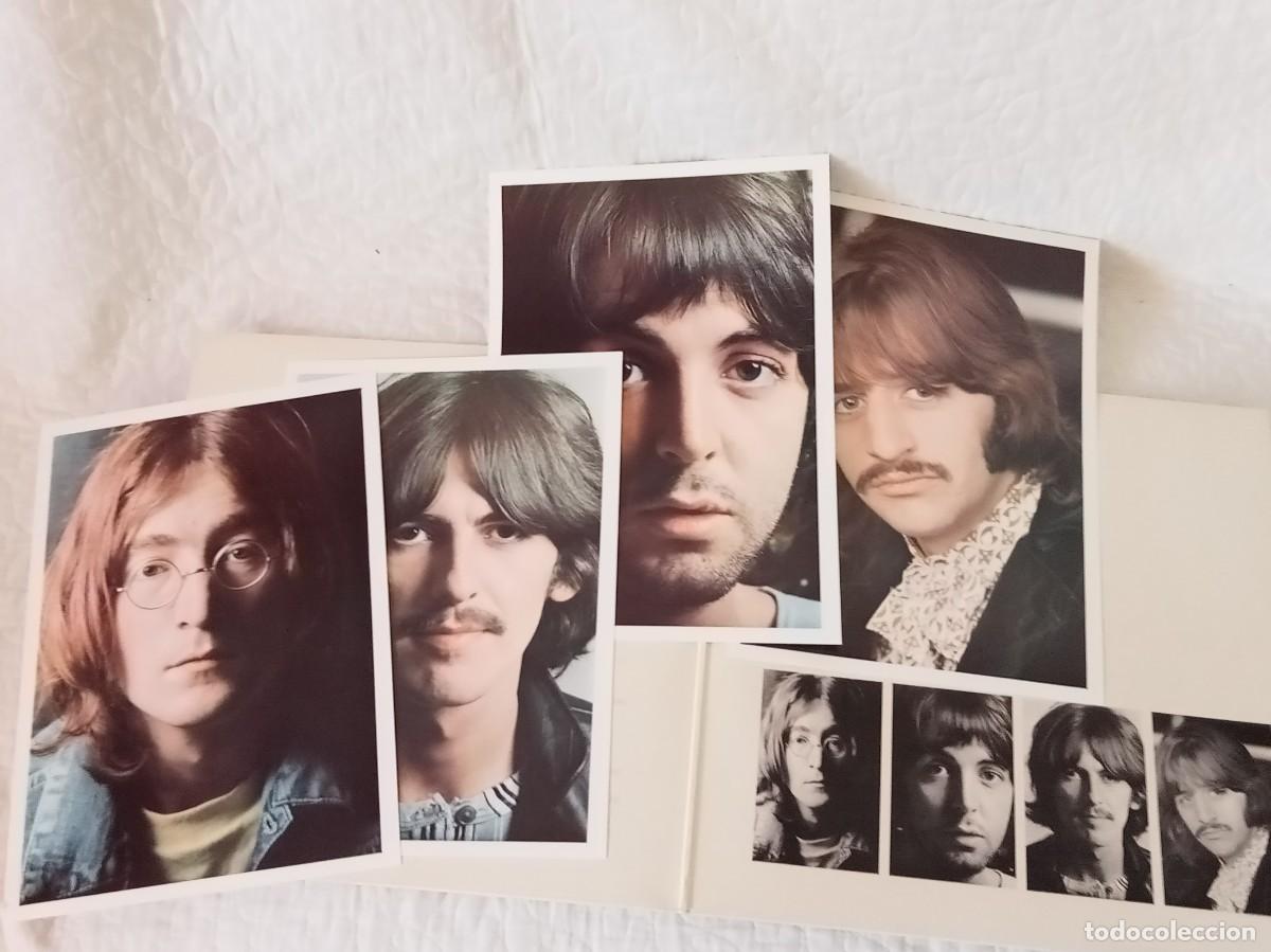 Coleccionismo: Caja azul BEATLES . Vinilos y posters