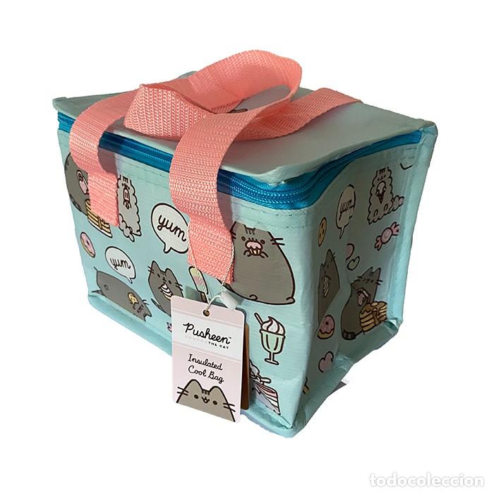 Coleccionismo: BOLSA TERMICA NEVERA PUSHEEN THE CAT 17X21X15 CMS. NUEVA Y SIN USO
