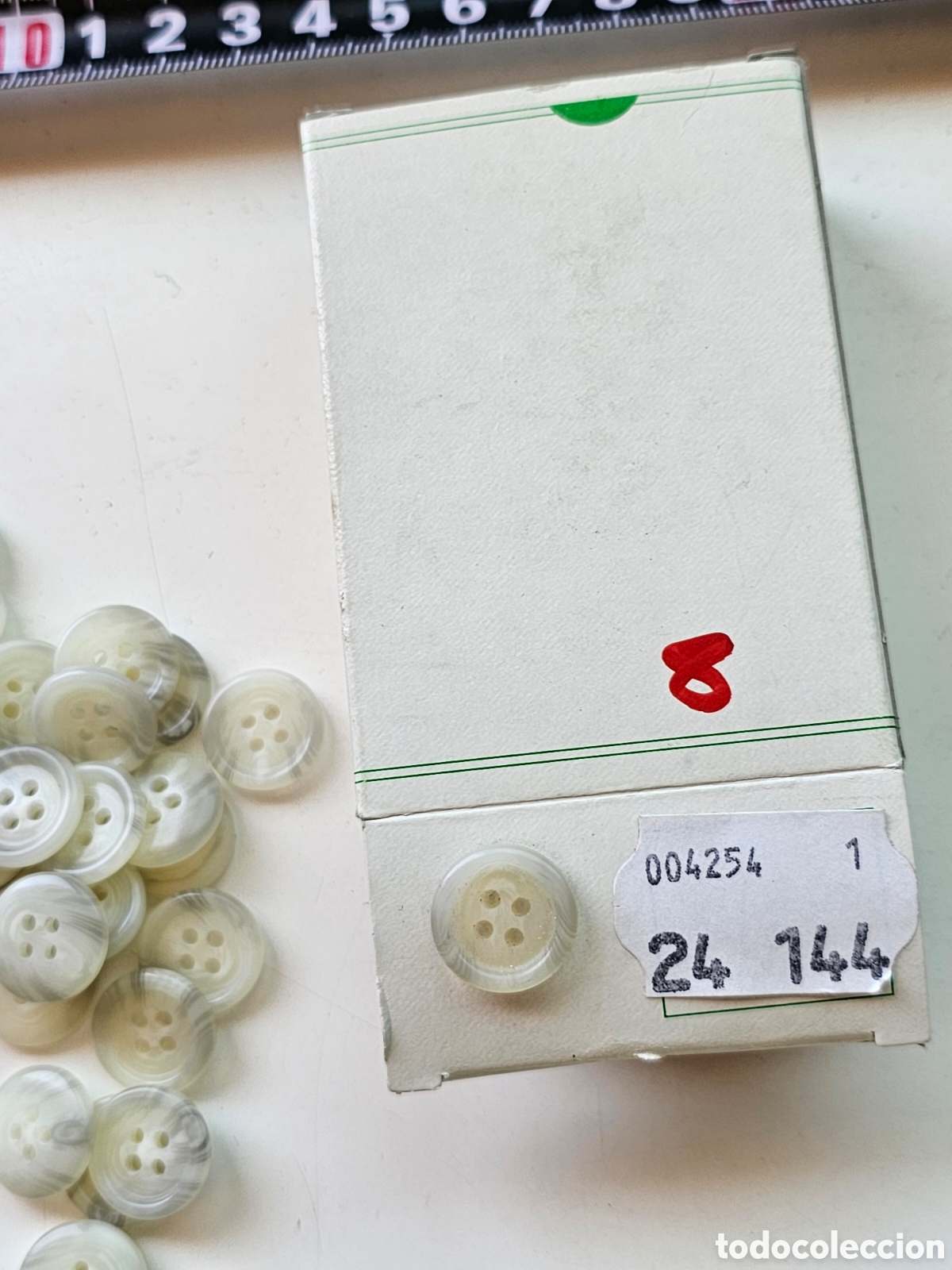 Coleccionismo: Caja de botones blanco n&deg;8 - Foto 4