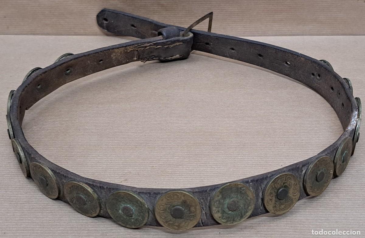 Coleccionismo: Antiguo cintur&oacute;n de cuero con monedas de 25 c&eacute;ntimos - Foto 1
