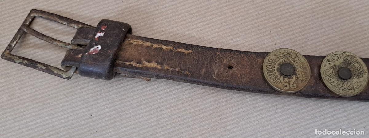 Coleccionismo: Antiguo cintur&oacute;n de cuero con monedas de 25 c&eacute;ntimos - Foto 3