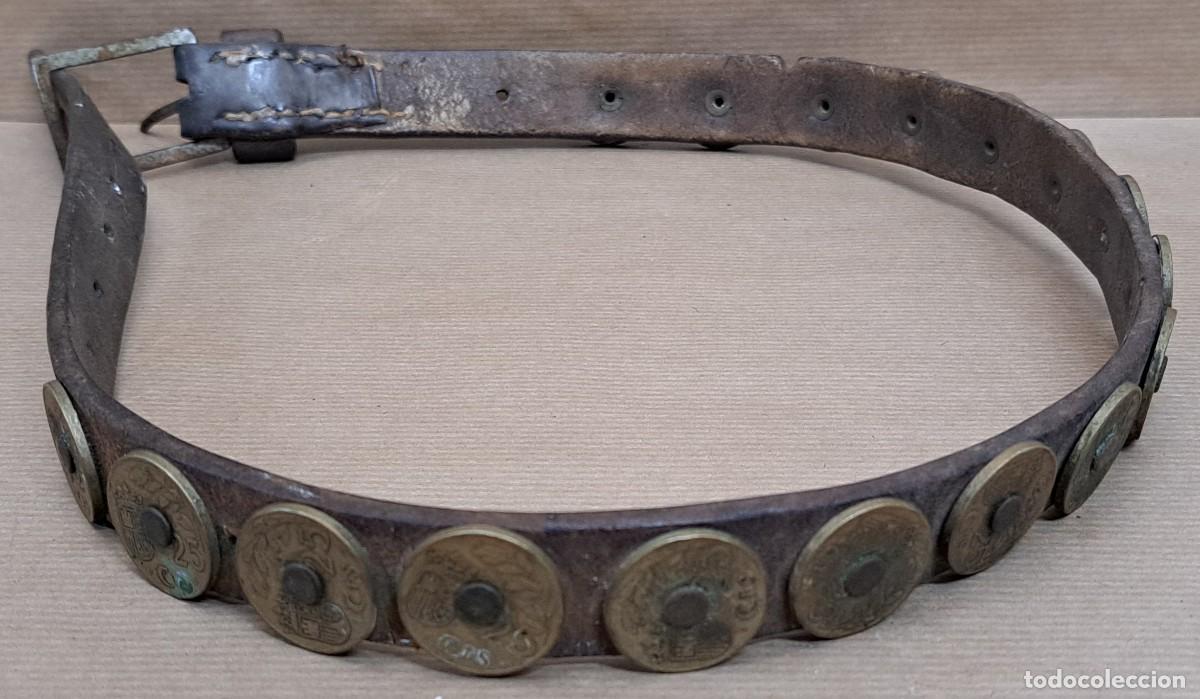 Coleccionismo: Antiguo cintur&oacute;n de cuero con monedas de 25 c&eacute;ntimos - Foto 8