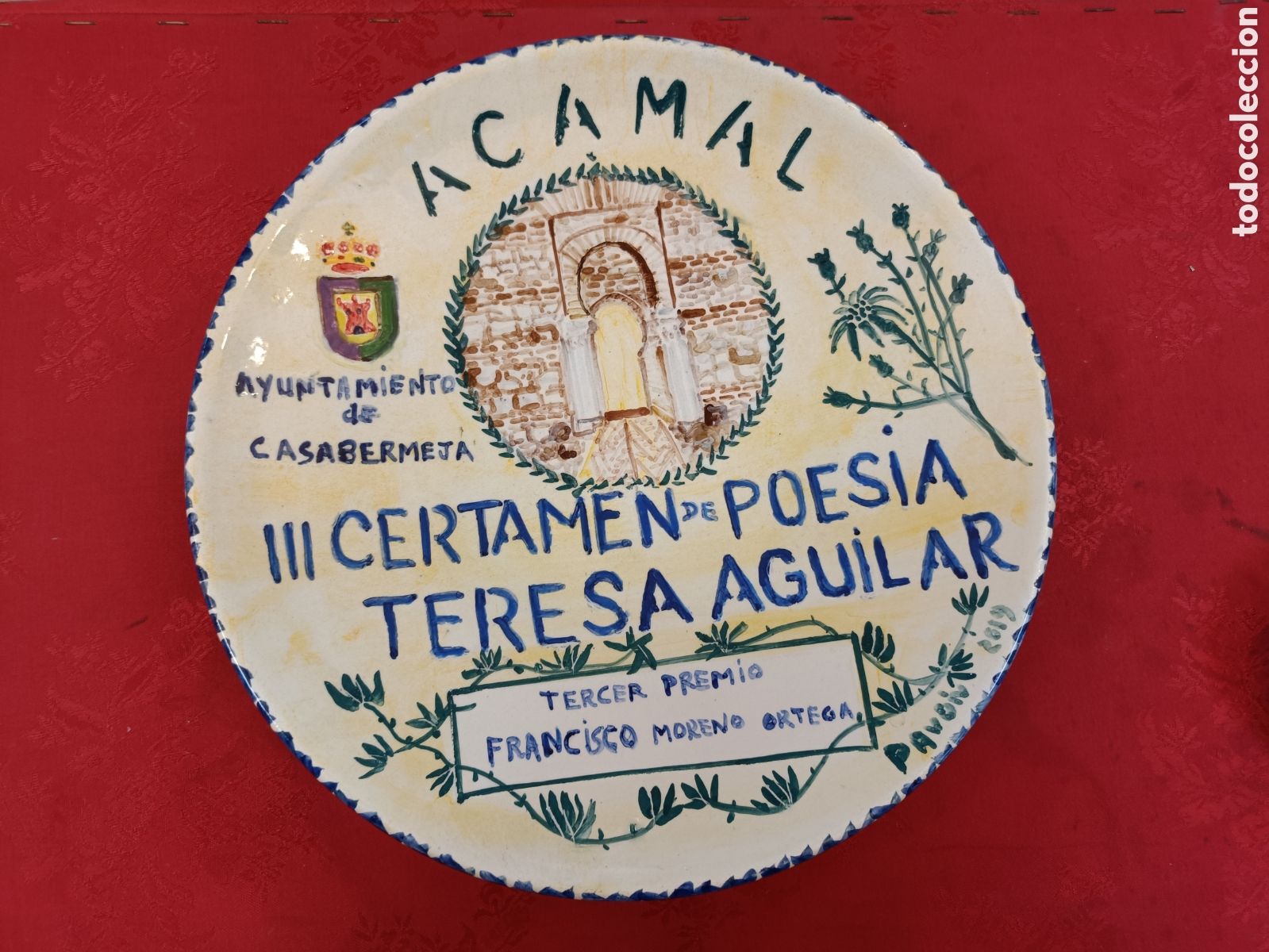 Coleccionismo: PLATO PARA COLGAR CER&Aacute;MICA AYUNTAMIENTO DE CASABERMEJA M&Aacute;LAGA. PREMIO FRANCISCO MORENO ORTEGA. 26CM