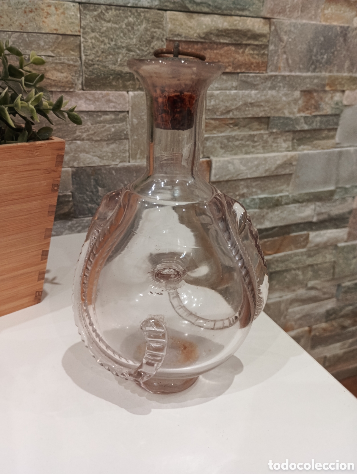 Coleccionismo: Antigua botella de cristal