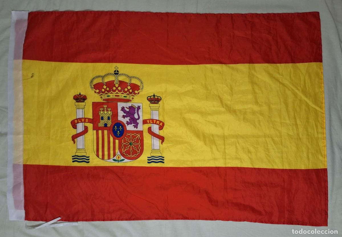 Colecionismo: BANDERA DE ESPA&Ntilde;A CON VAINA PARA A&Ntilde;ADIR ASTA (Medidas: 88 x 60 Cm.)