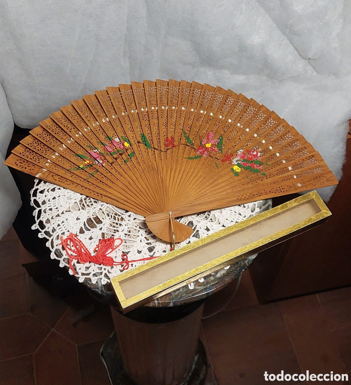 Collectionnisme: antiguo abanico de madera pintado a mano, en caja