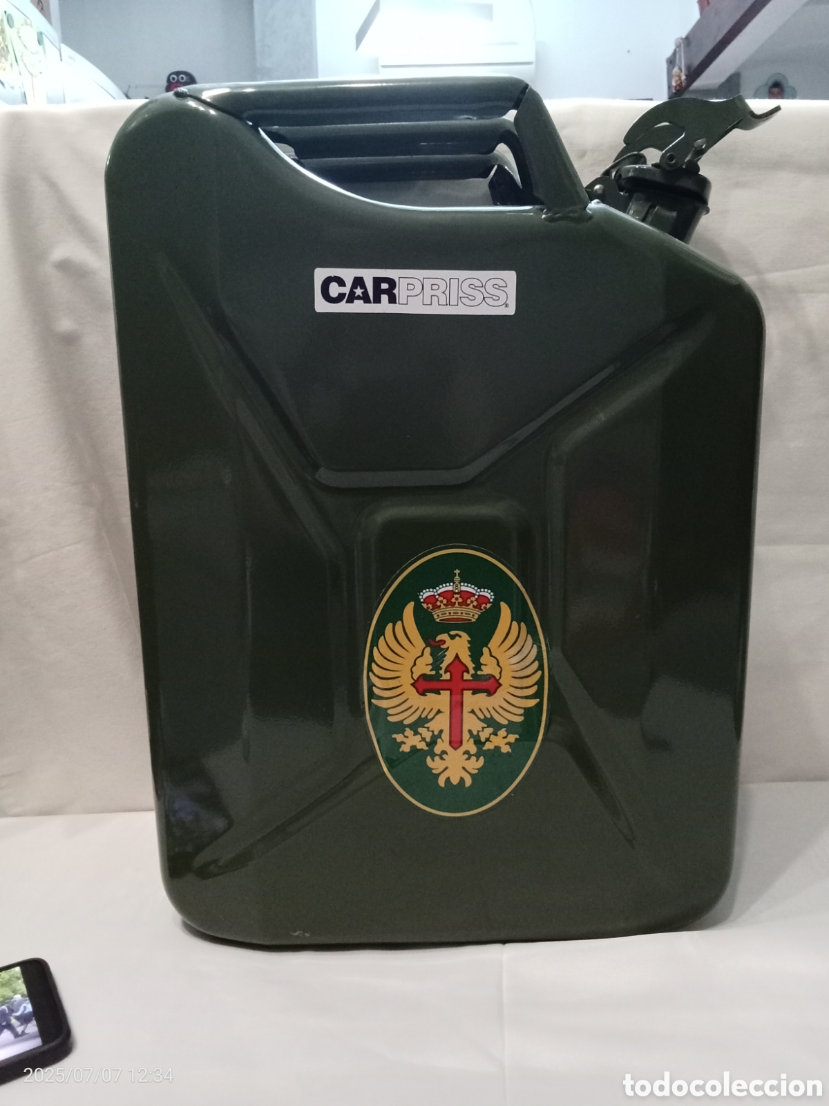 Coleccionismo: BIDON DE COMBUSTIBLE CONOCIDO COMO JERRYCAN POR UN LADO CON LOGO DE LAS FUERZAS ARMADAS Y POR OTRO C
