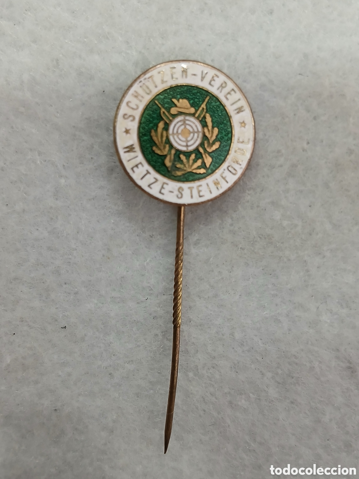 Collecting: Insignia de aguja alemana esmaltada. (L54)
