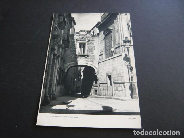Coleccionismo: MADRID ARCO ENTRE EL AYUNTAMIENTO Y LA CASA DE CISNEROS TARJETA 12 X 17 CM