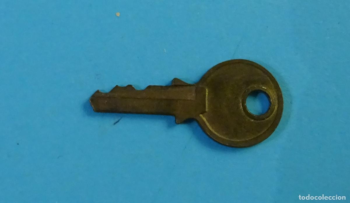 Coleccionismo: PEQUE&Ntilde;A LLAVE. SIN MARCA. LONGITUD 2,6 CM - Foto 1