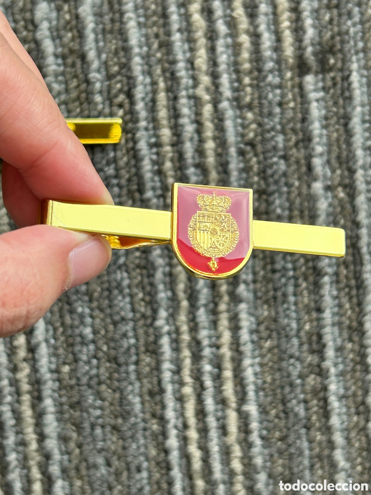 Collecting: Pisacorbatas Escudo carmes&iacute; Casa Real