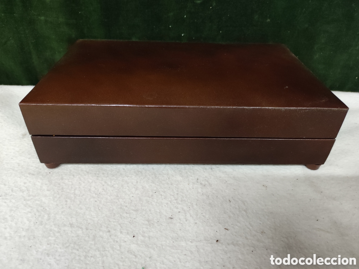 Colecionismo: Caja de puros s&iacute;mil piel con m&uacute;sica muy buen estado