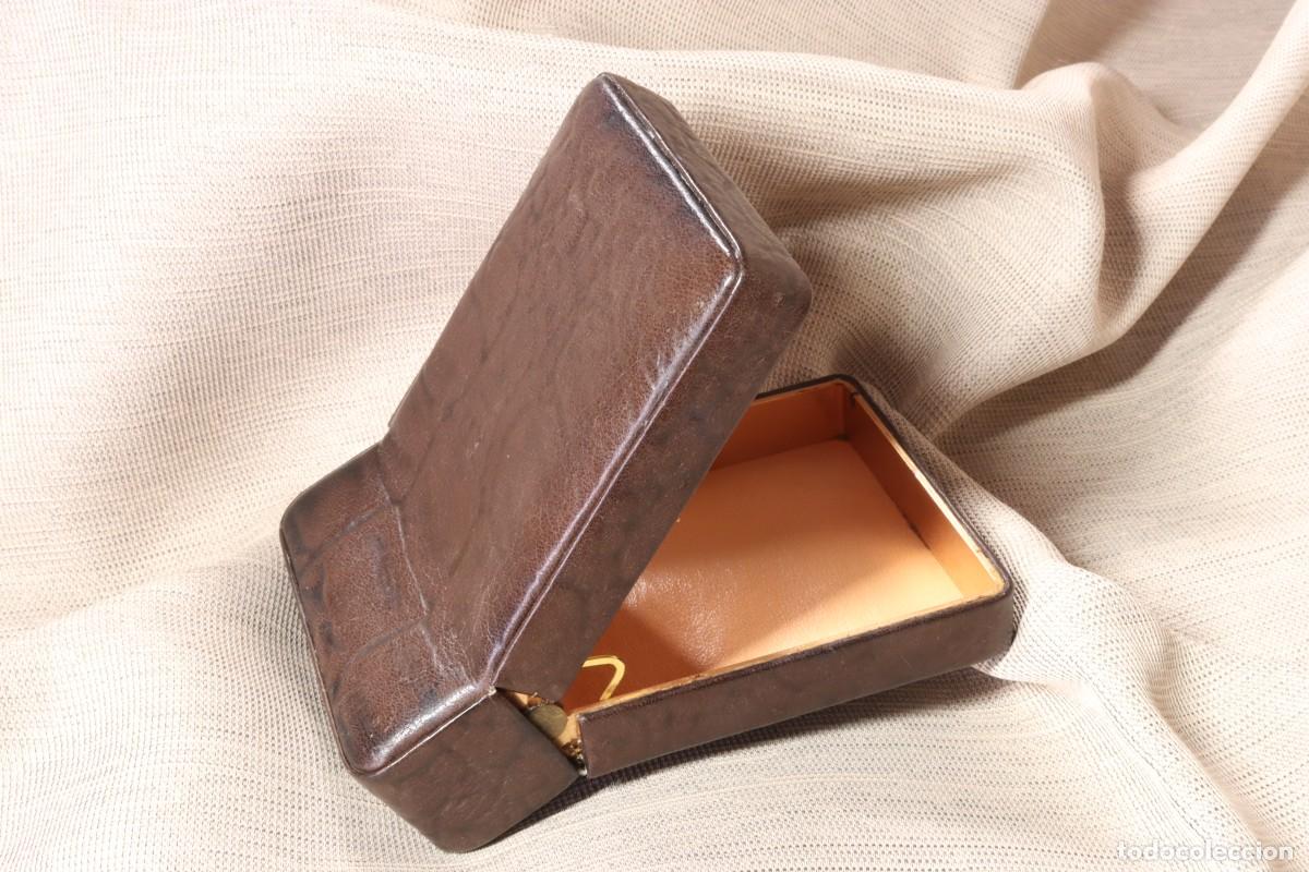 Coleccionismo: Caja tabaquera de piel. Rectangular. A&ntilde;os 50 Leather tobacco box. Rectangular. 1950s - Foto 1