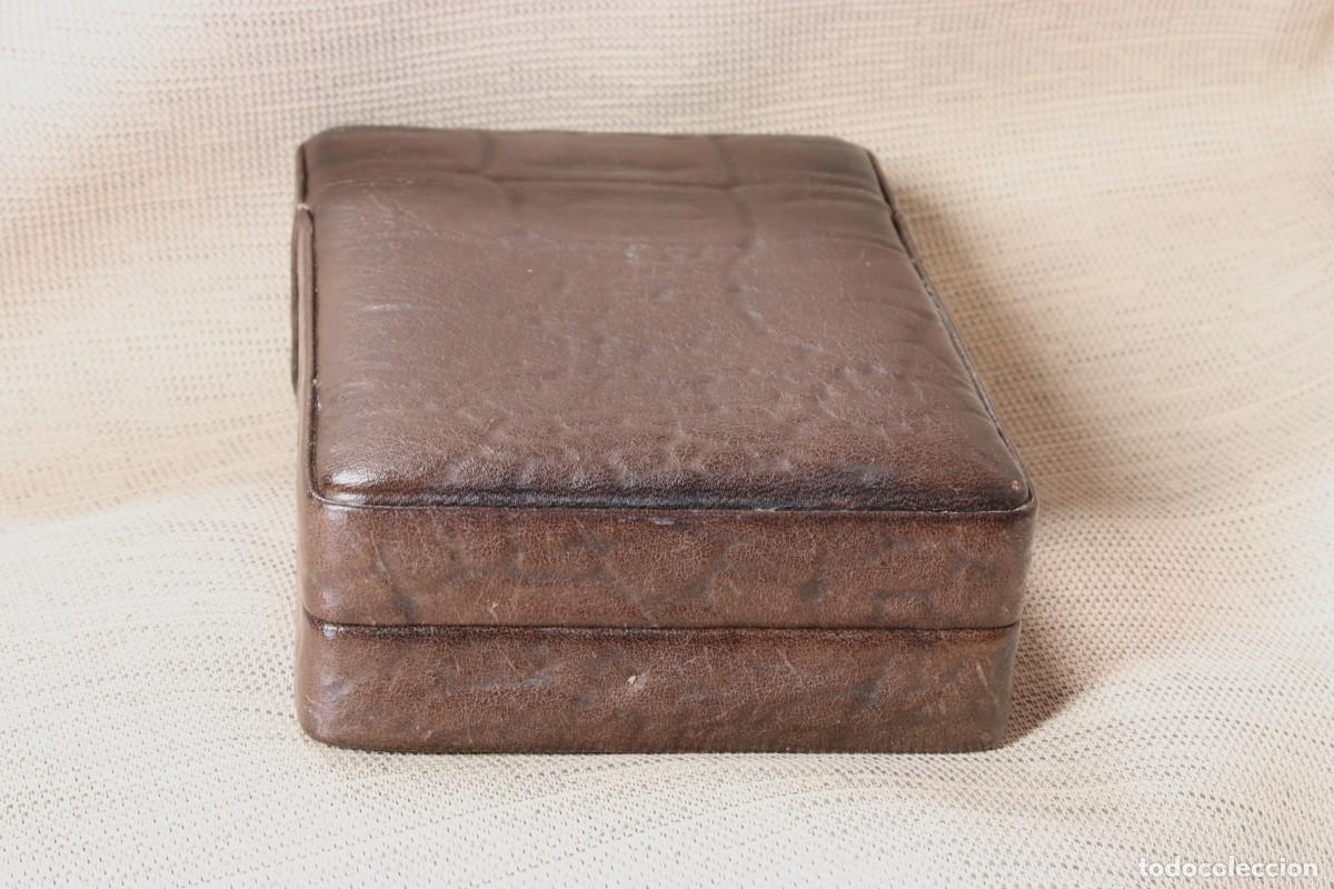 Coleccionismo: Caja tabaquera de piel. Rectangular. A&ntilde;os 50 Leather tobacco box. Rectangular. 1950s - Foto 3