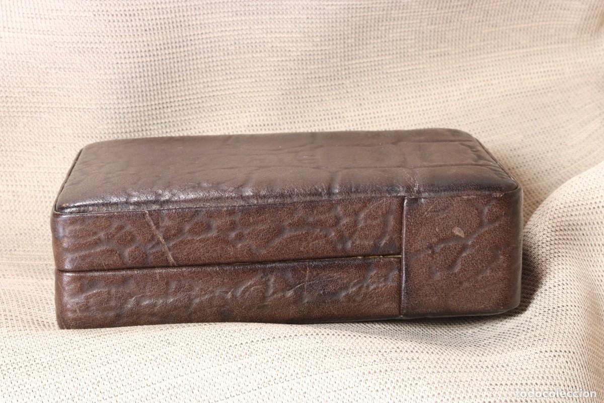 Coleccionismo: Caja tabaquera de piel. Rectangular. A&ntilde;os 50 Leather tobacco box. Rectangular. 1950s - Foto 4