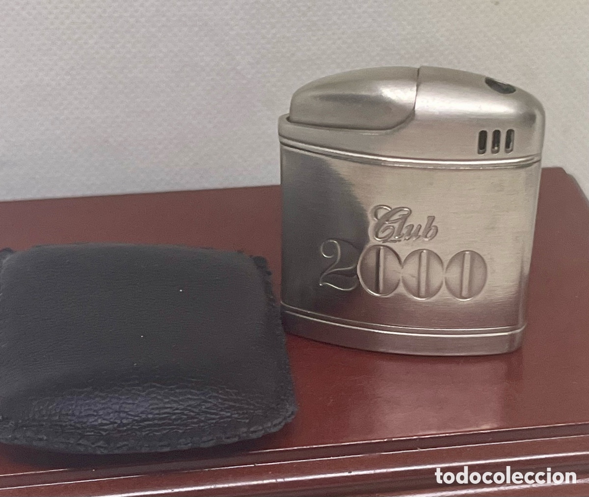 Coleccionismo: MECHERO CLUB 2000 Con FUNDA DE CUERO FUNCIONA - Foto 2