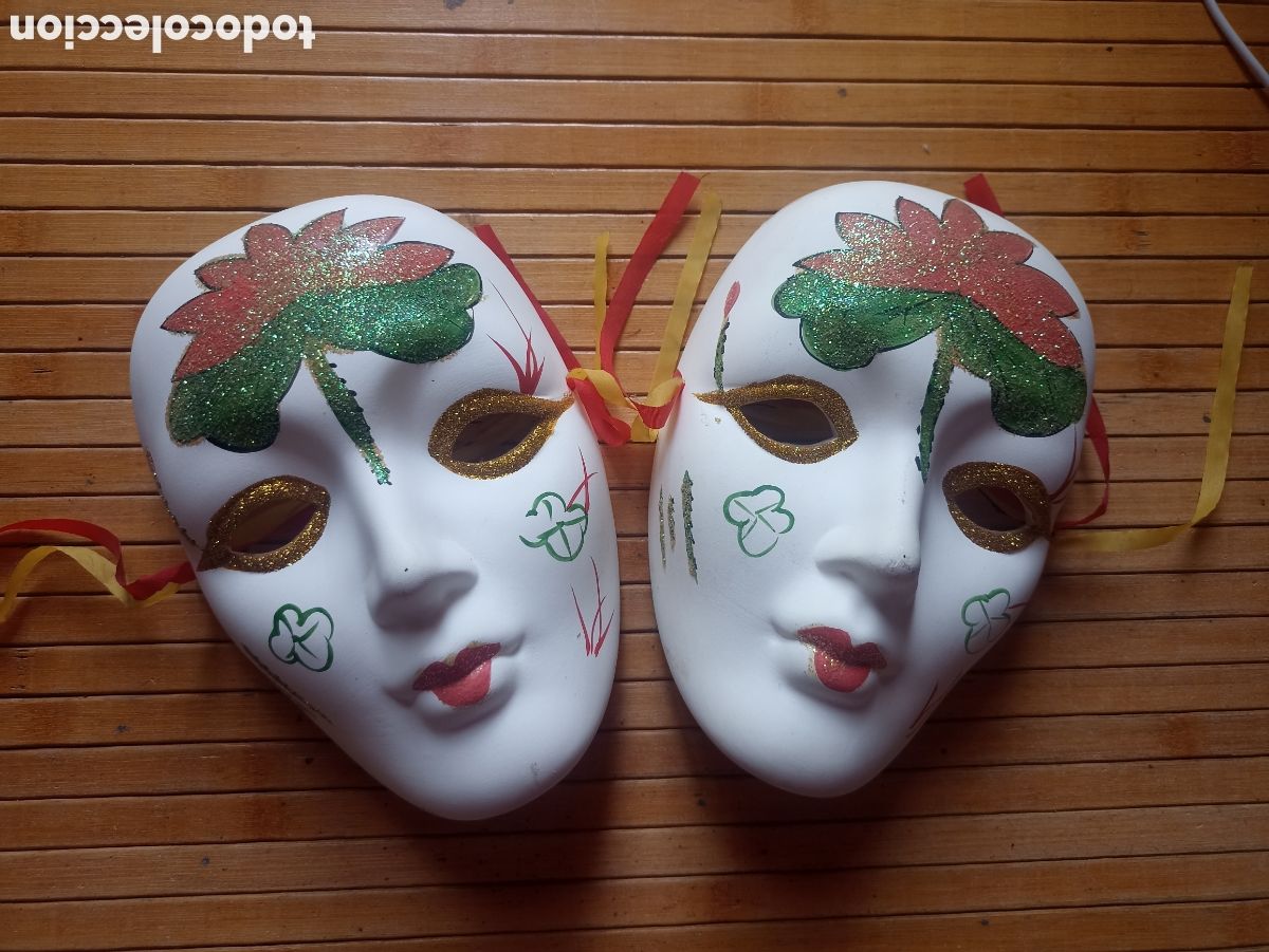 Coleccionismo: 2 m&aacute;scaras venecianas de porcelana para colgar
