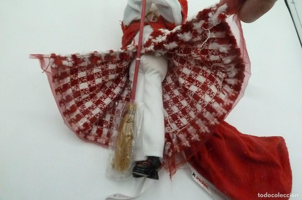 Coleccionismo: Bruja roja Kinder 2012. Lunalatte - Foto 2