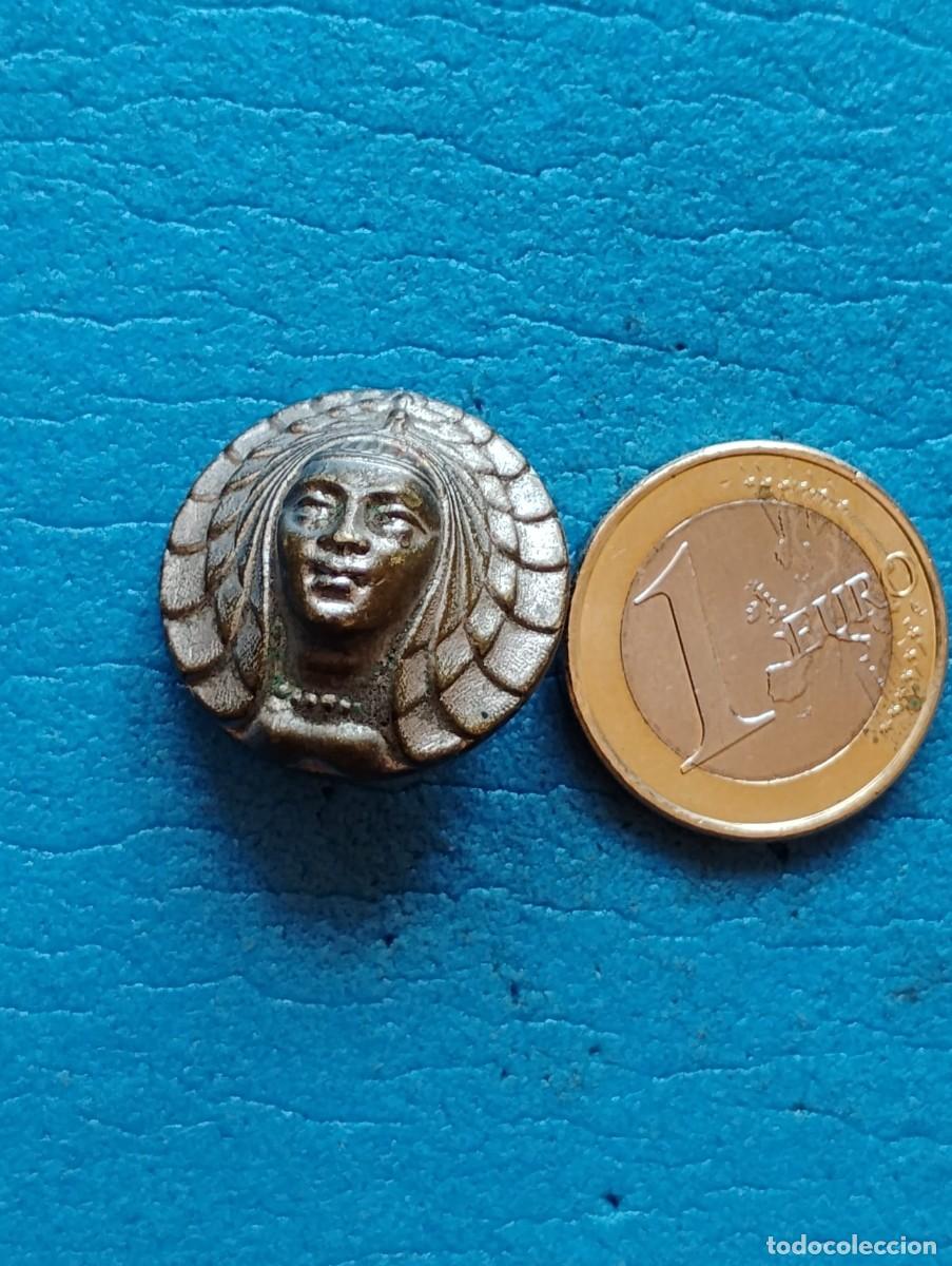 Coleccionismo: ANTIGUO Y RARO BOTON METALICO - Foto 1