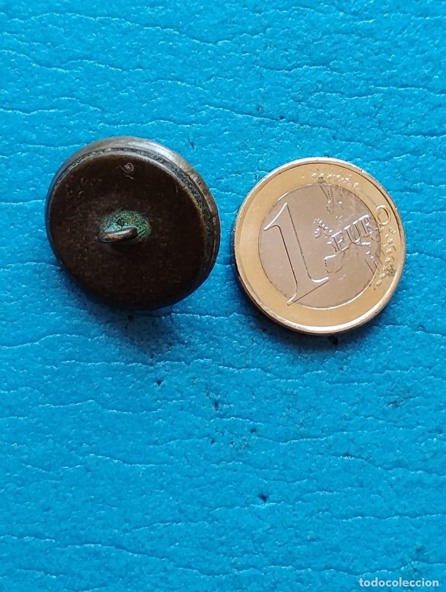 Coleccionismo: ANTIGUO Y RARO BOTON METALICO - Foto 2