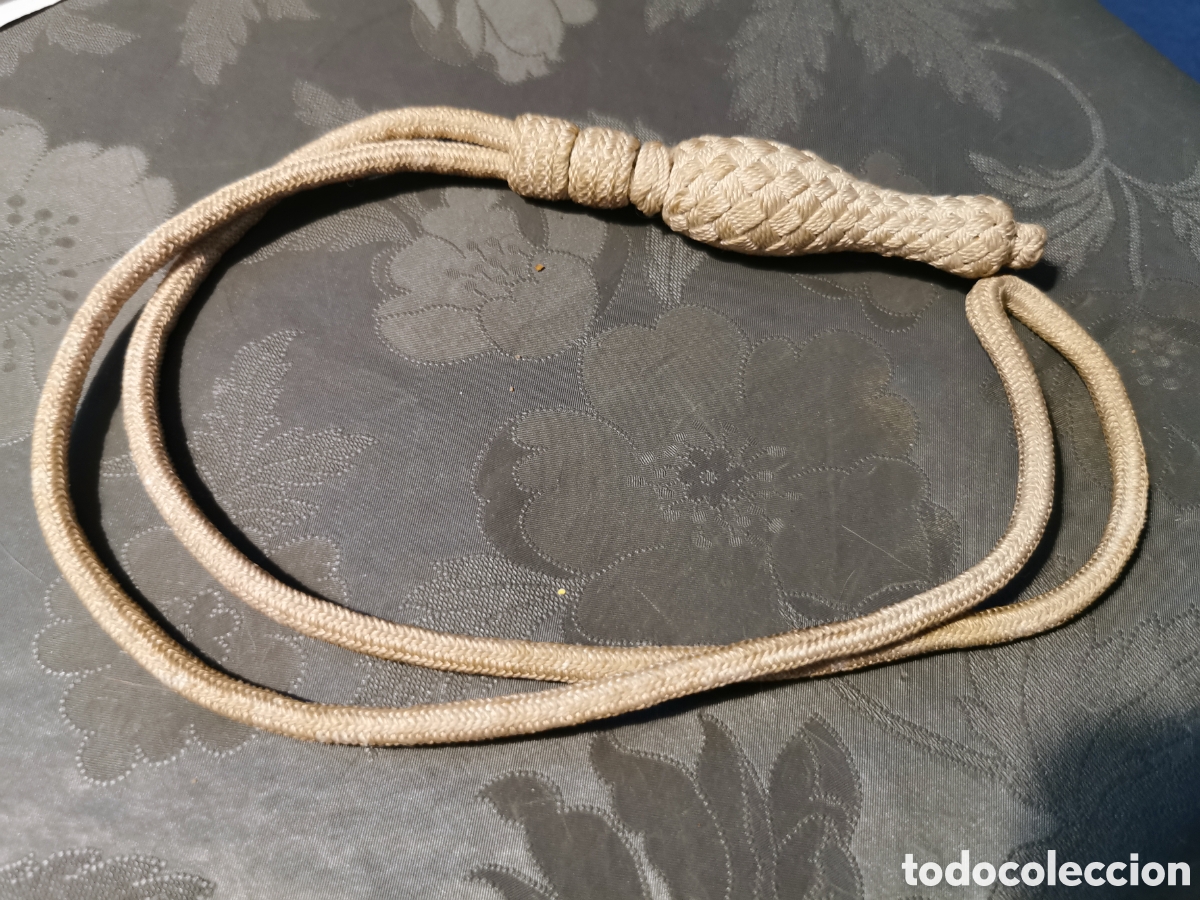 Coleccionismo: Antiguo fiador de sable color marfil.