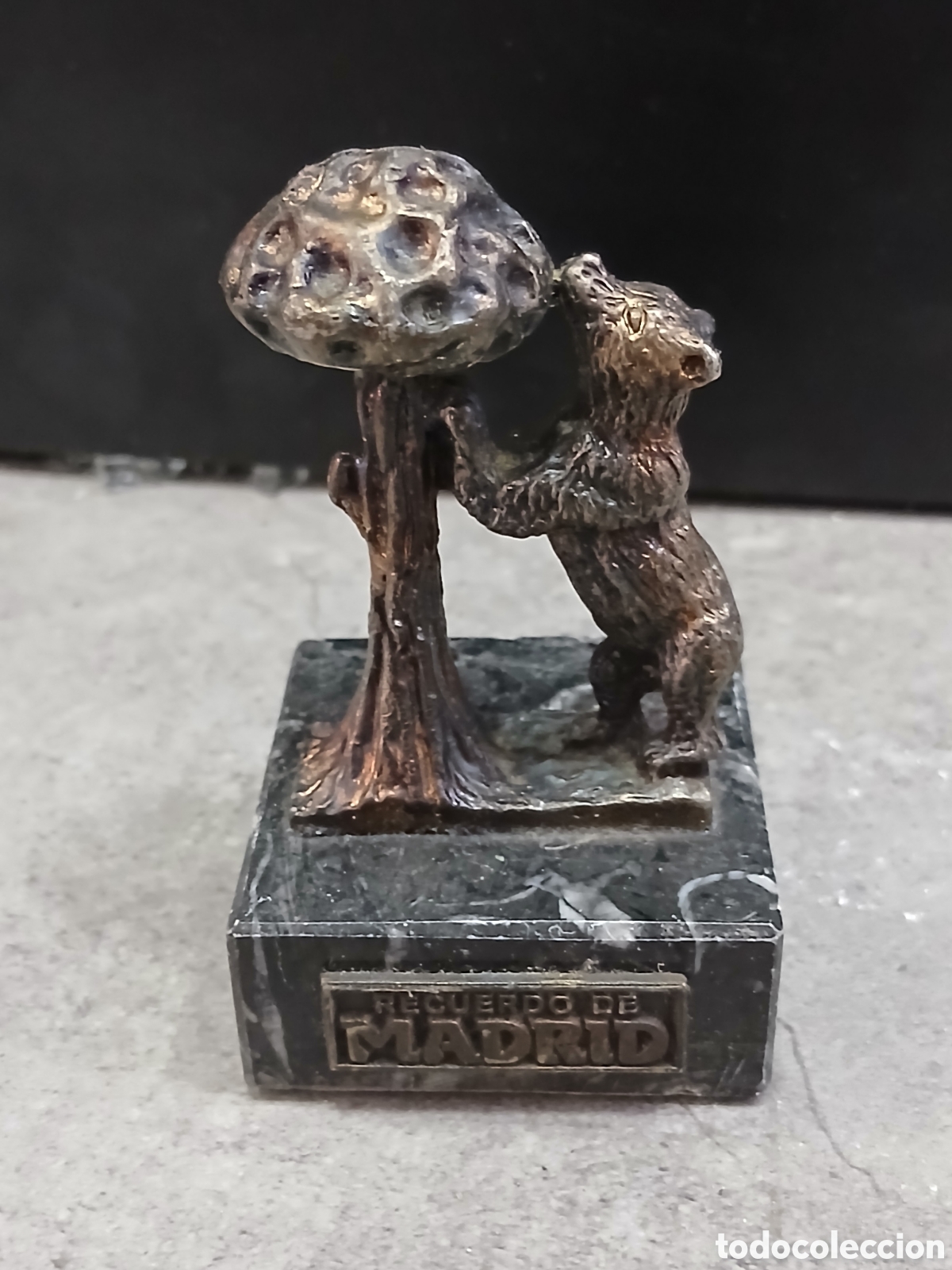 Collezionismo: Escultura oso y madro&ntilde;o. (L125)