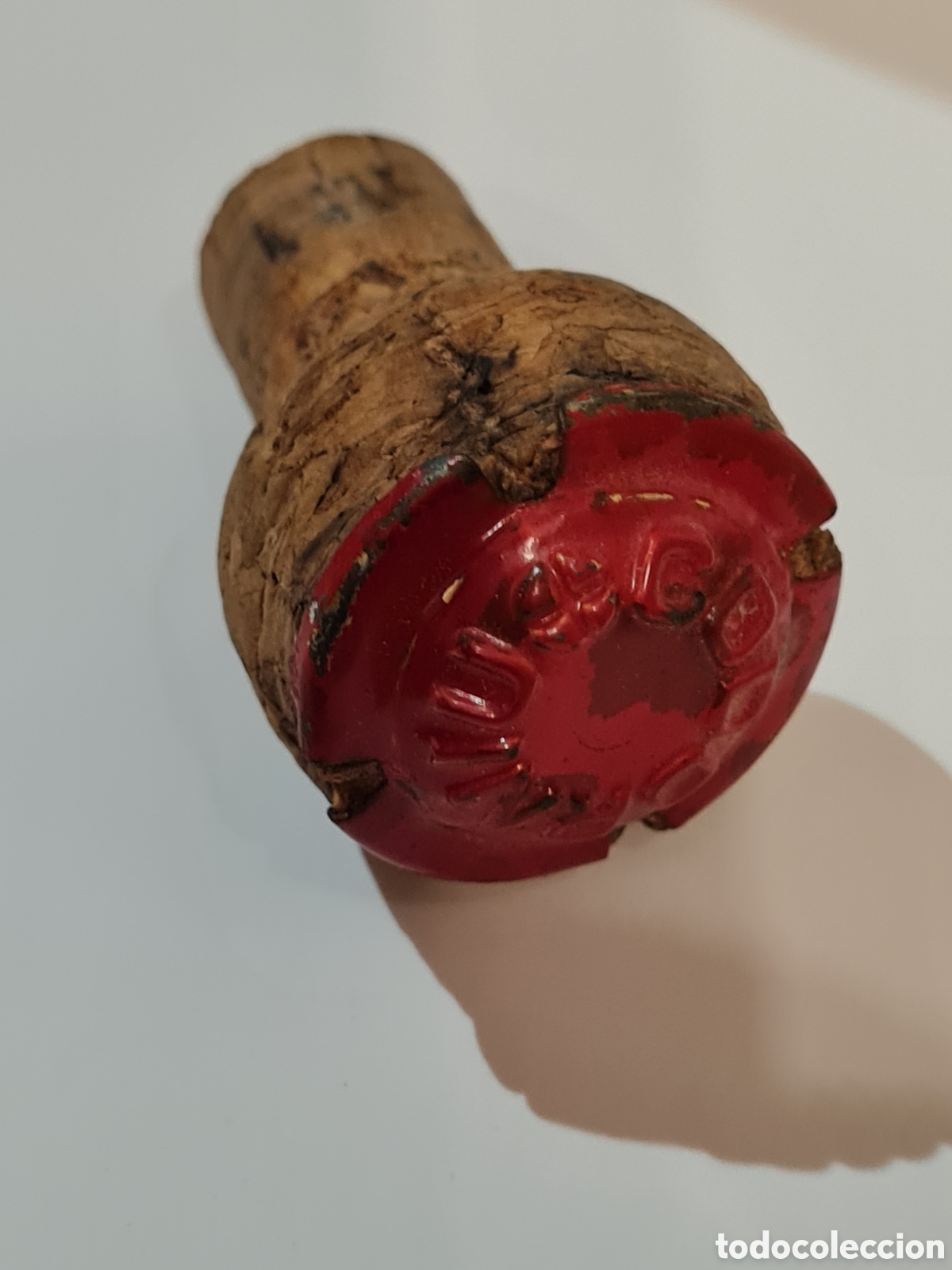 Coleccionismo: Antigua chapa de cava Codorniu con tap&oacute;n - Foto 1