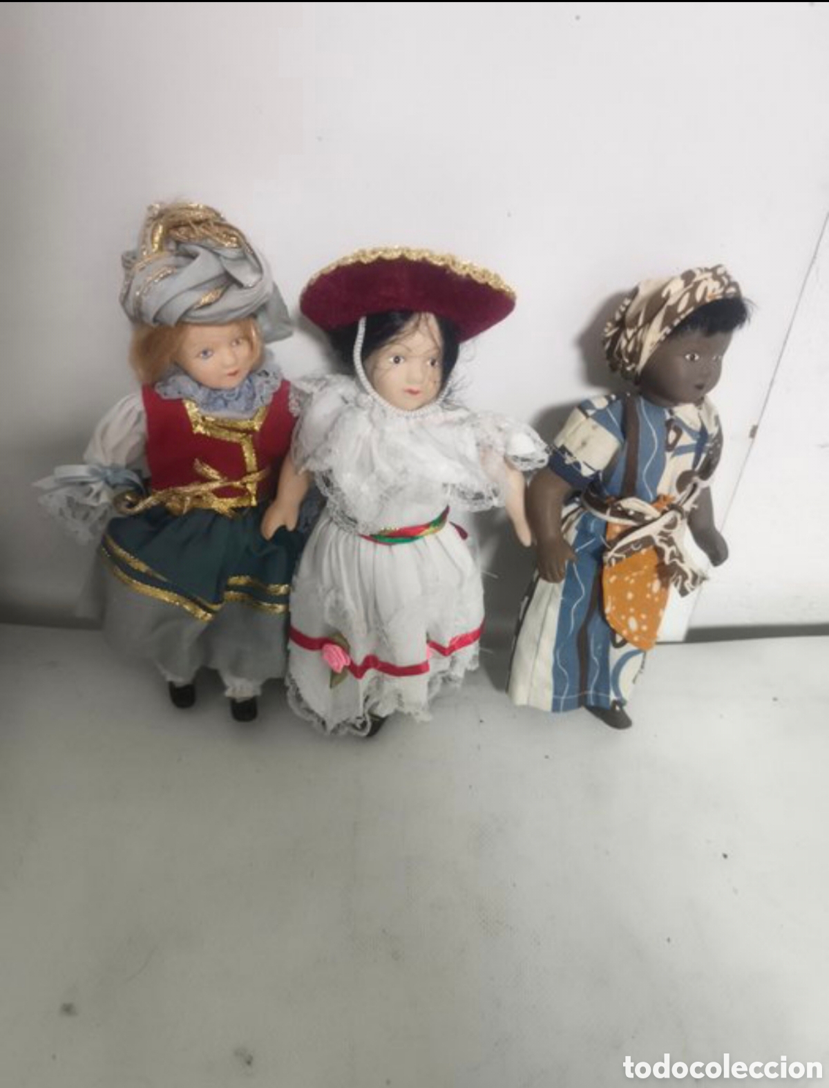 Coleccionismo: Colecci&oacute;n de 16 mu&ntilde;ecas de porcelana - Foto 1