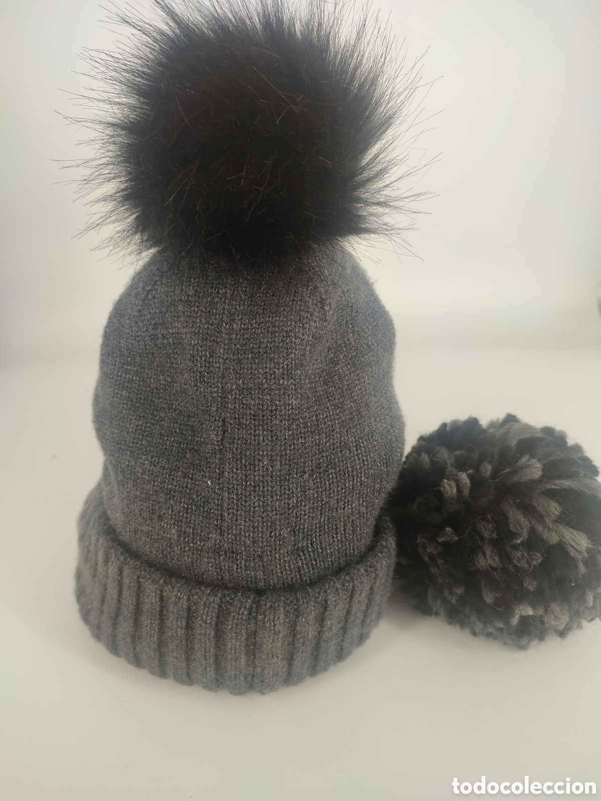 Coleccionismo: Gorra de invierno DKNY con pomp&oacute;n. - Foto 3