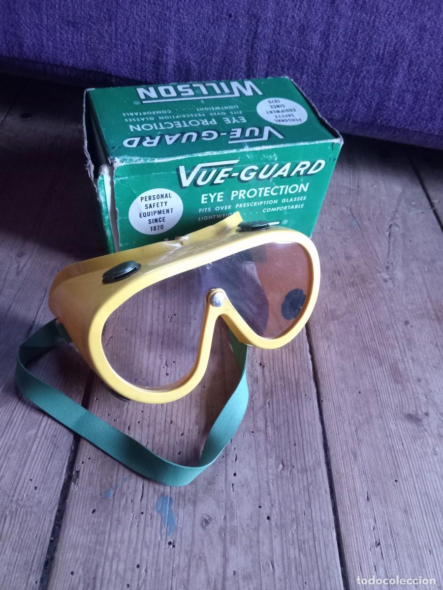 Coleccionismo: Antiguas gafas de seguridad Willson. Eye protection. Amarillas. One each style 304. En su caja