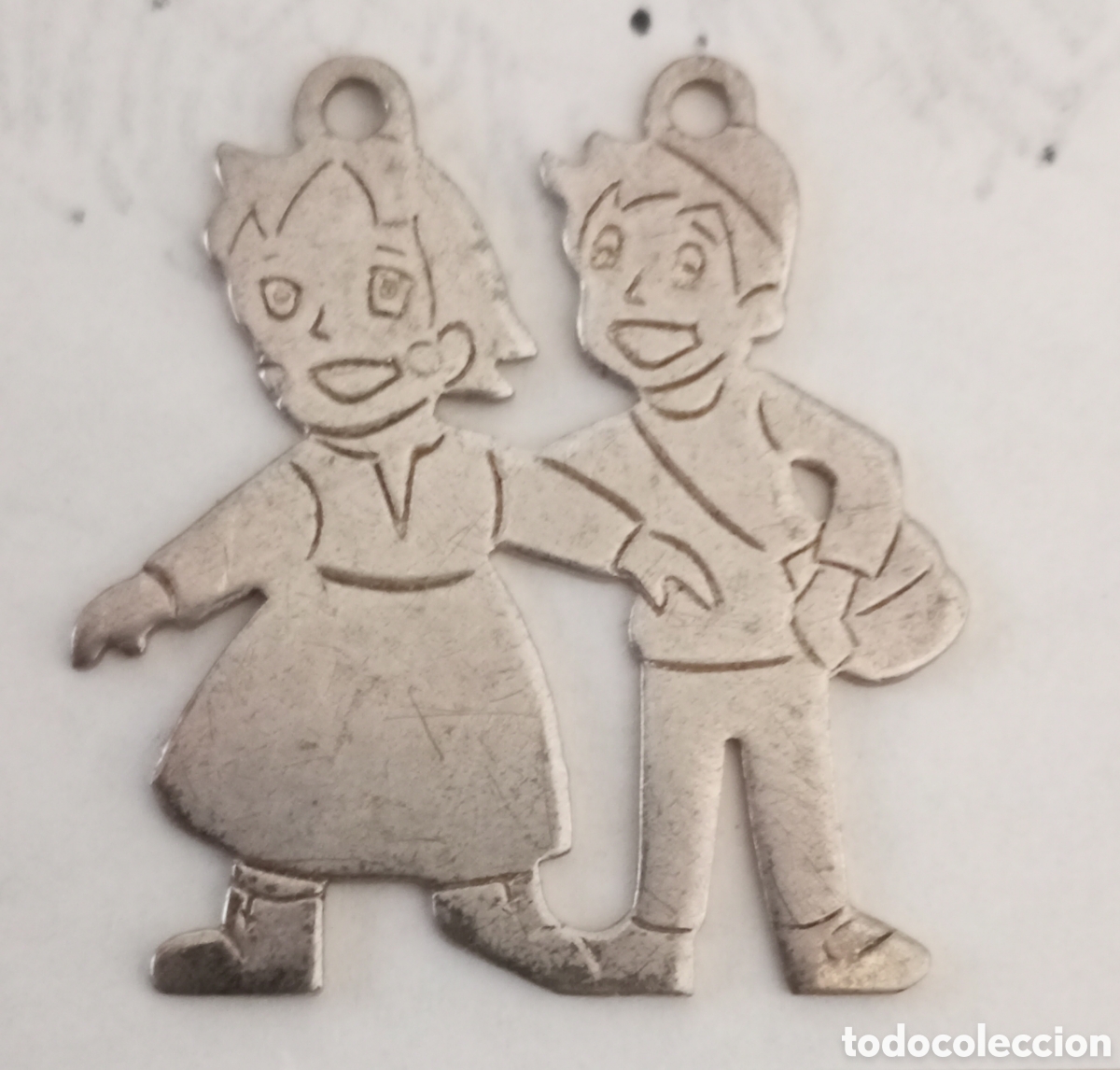 Coleccionismo: Colgante a&ntilde;os 80 Heidi y pedro En alpaca o similar