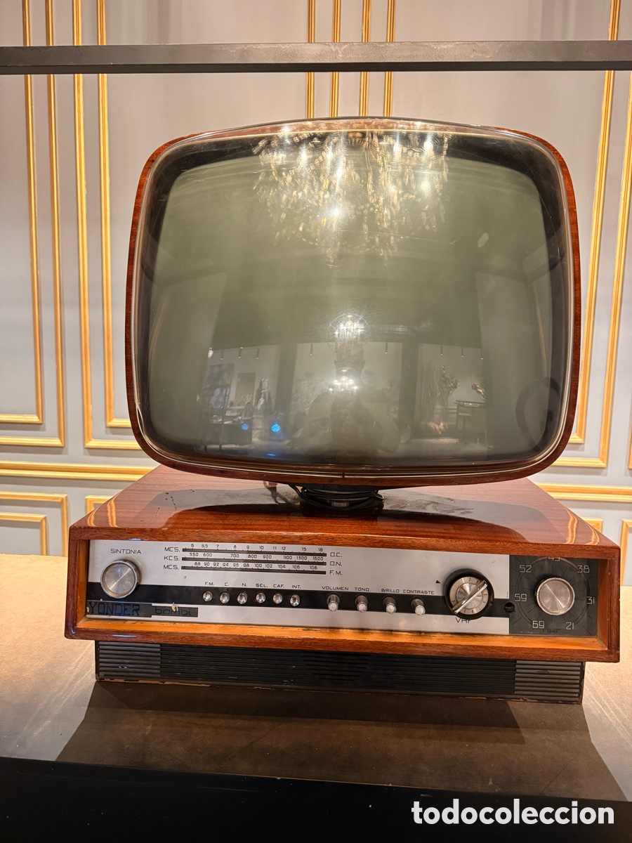 Coleccionismo: Televisor Yonder &ldquo;Bambi&rdquo; a&ntilde;os 60 - Foto 1