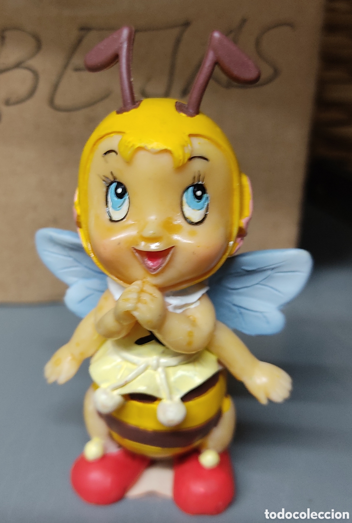 Coleccionismo: Peque&ntilde;a figura de abeja rezando - Foto 1