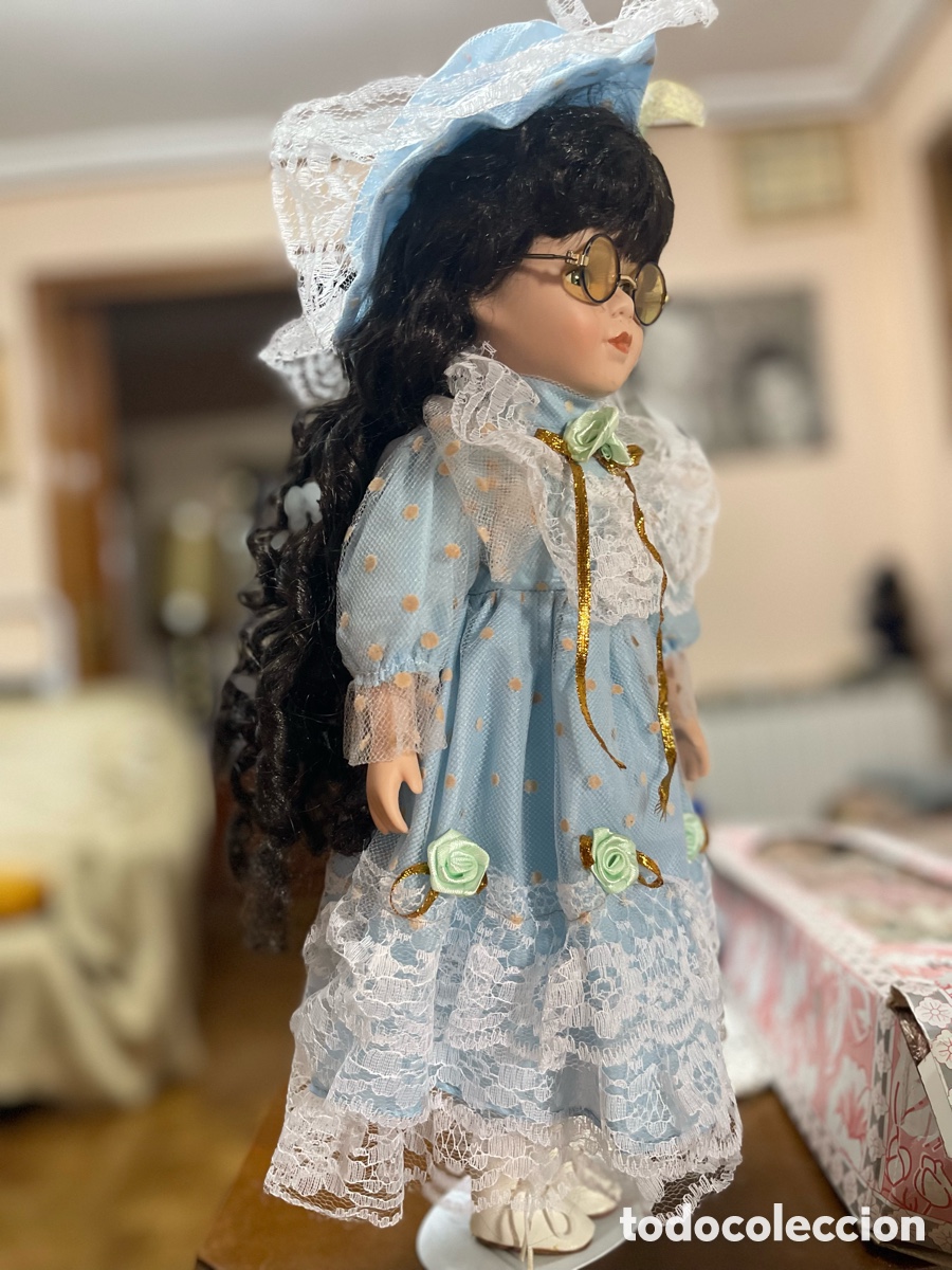 Coleccionismo: Mu&ntilde;eca de porcelana con soporte - Foto 3