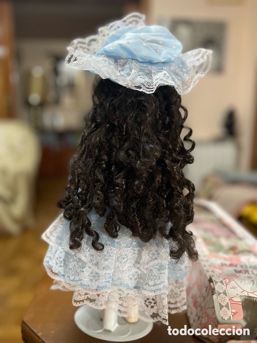 Coleccionismo: Mu&ntilde;eca de porcelana con soporte - Foto 5