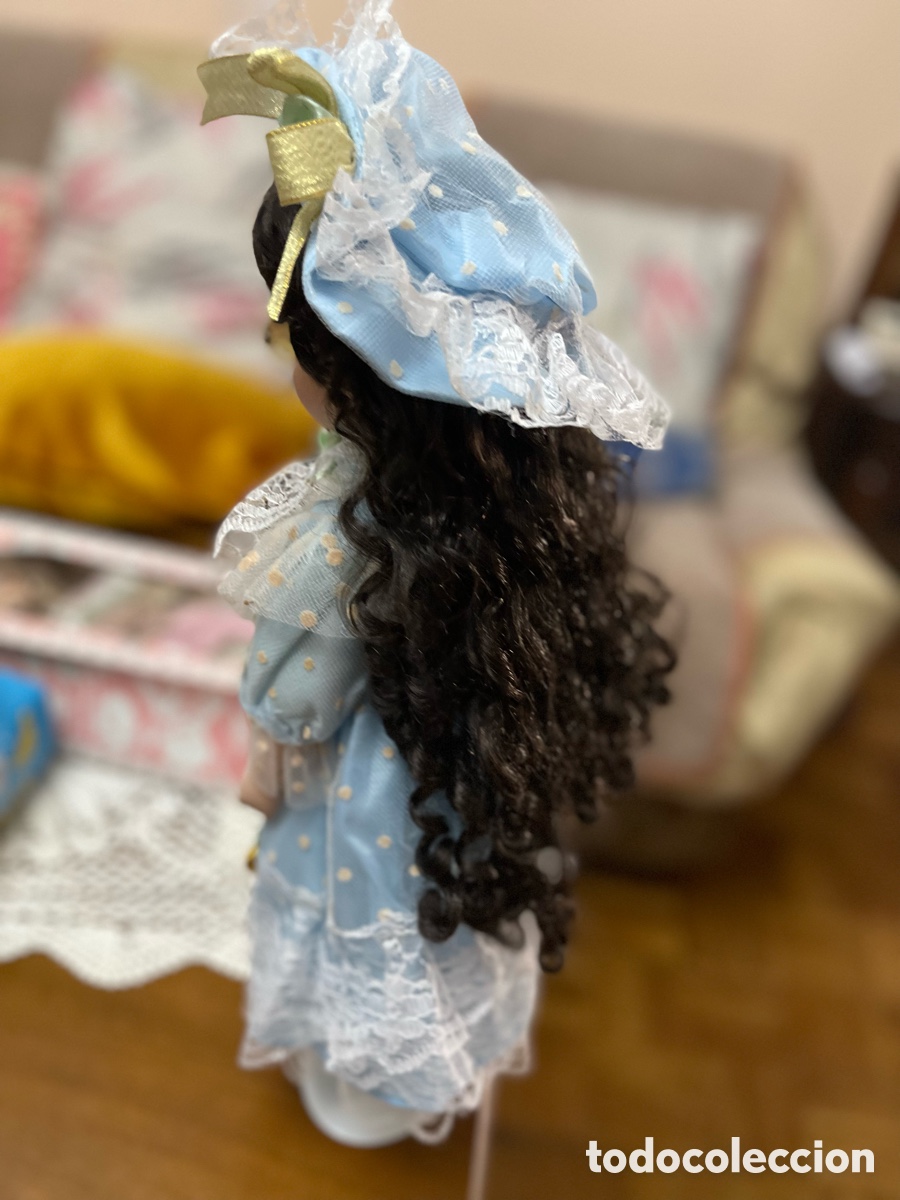 Coleccionismo: Mu&ntilde;eca de porcelana con soporte - Foto 6