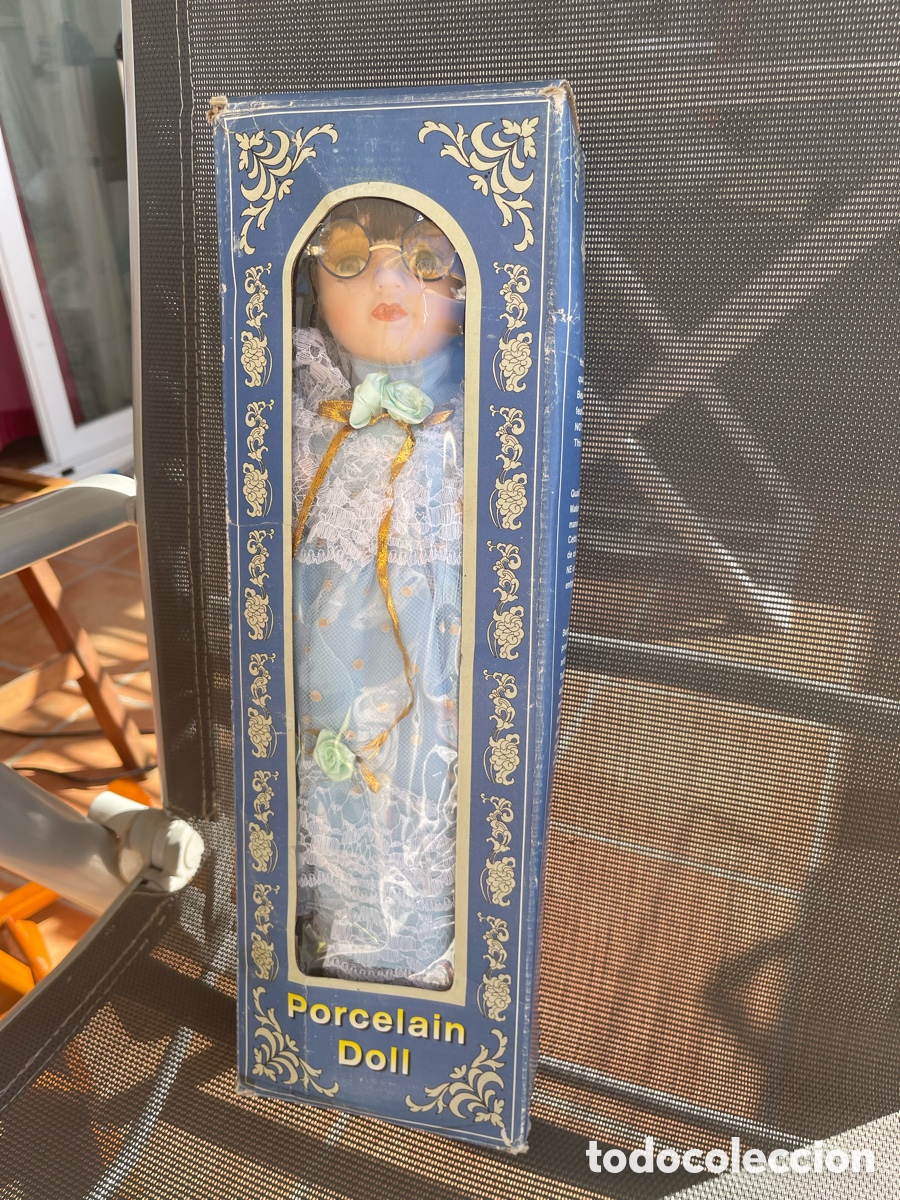 Coleccionismo: Mu&ntilde;eca de porcelana con soporte - Foto 8