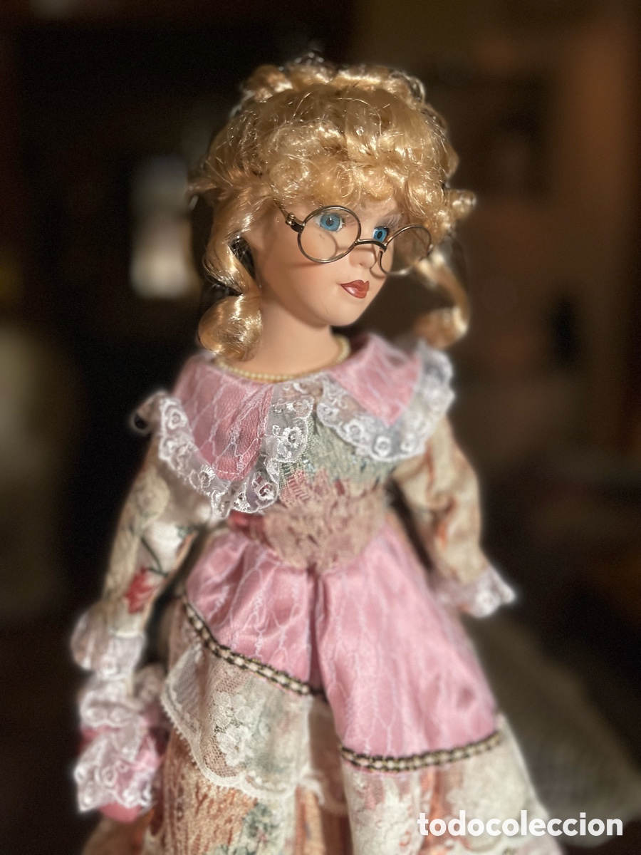 Coleccionismo: Mu&ntilde;eca de porcelana con soporte - Foto 2