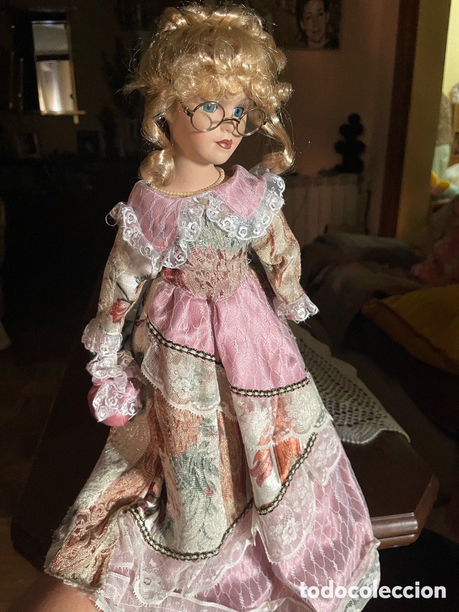 Coleccionismo: Mu&ntilde;eca de porcelana con soporte - Foto 3