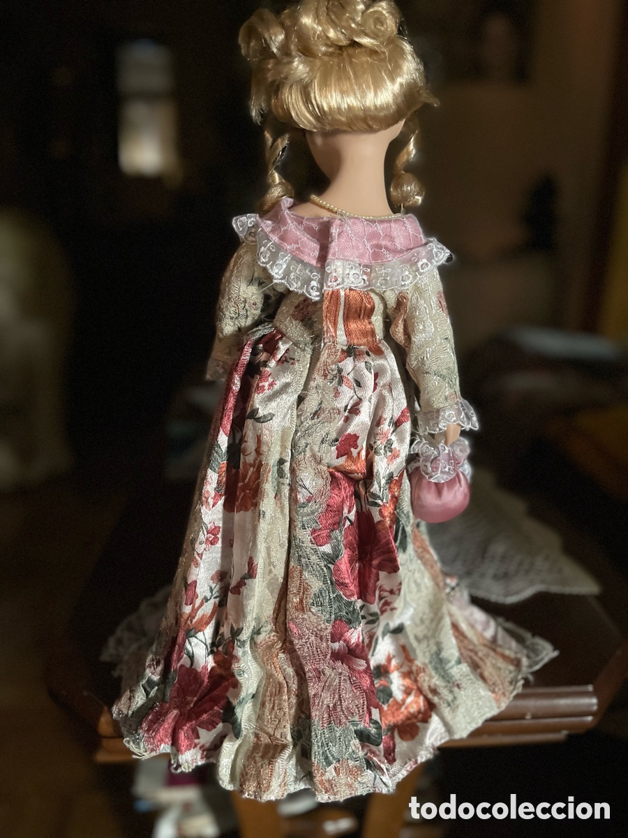 Coleccionismo: Mu&ntilde;eca de porcelana con soporte - Foto 4