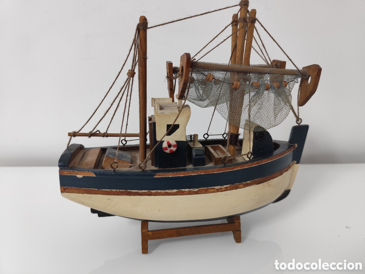 Coleccionismo: Barco peque&ntilde;o pesquero de madera - Foto 1