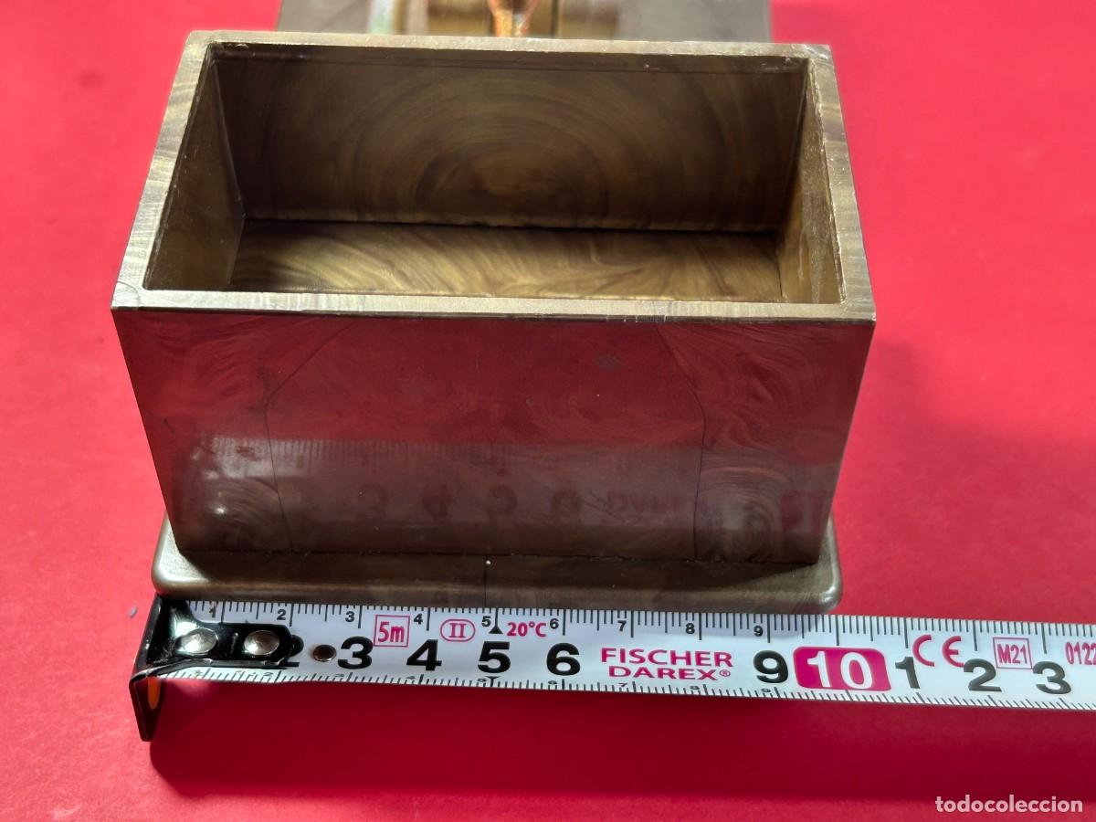 Coleccionismo: EXPENDEDOR DISTRIBUIDOR DE CIGARRILLOS CON PAJARO - Foto 4