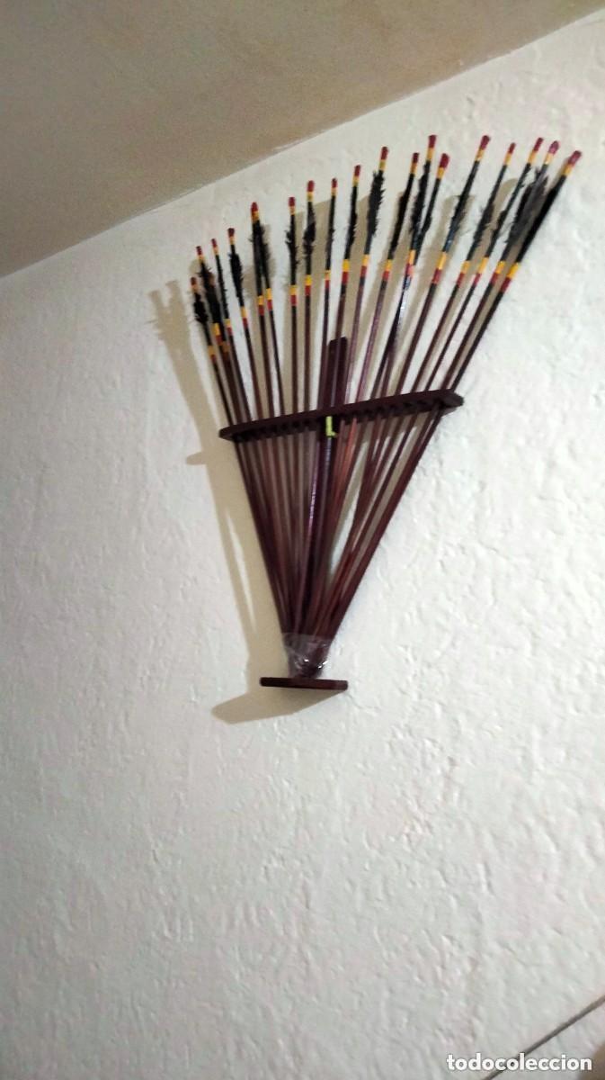 Coleccionismo: arco indio con 20 flechas en soporte de madera - Foto 7