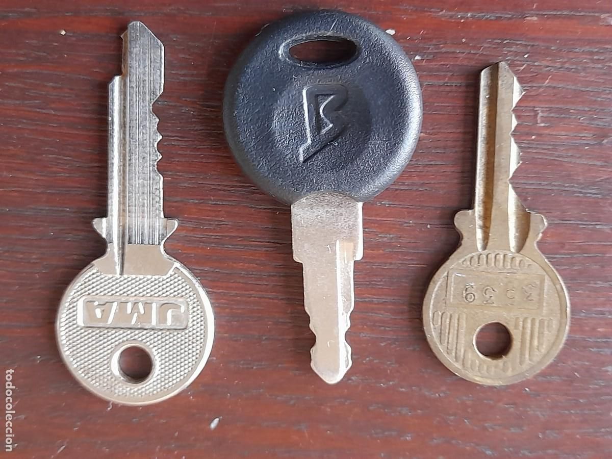Coleccionismo: Una Llave plana vintage tama&ntilde;o mediano para cerradura de peque&ntilde;os muebles,tres modelos a elegir