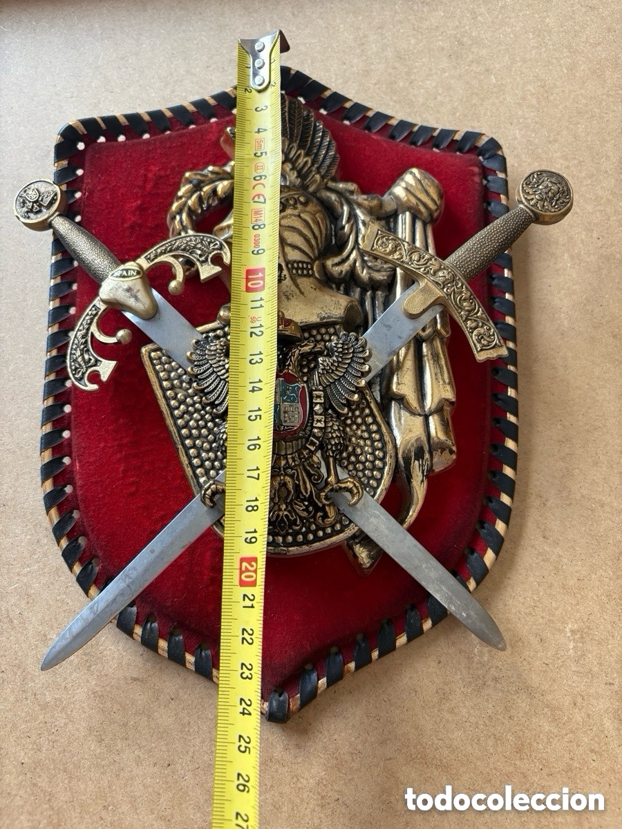 Coleccionismo: Antiguo escudo de armas con espadas (A8) - Foto 2