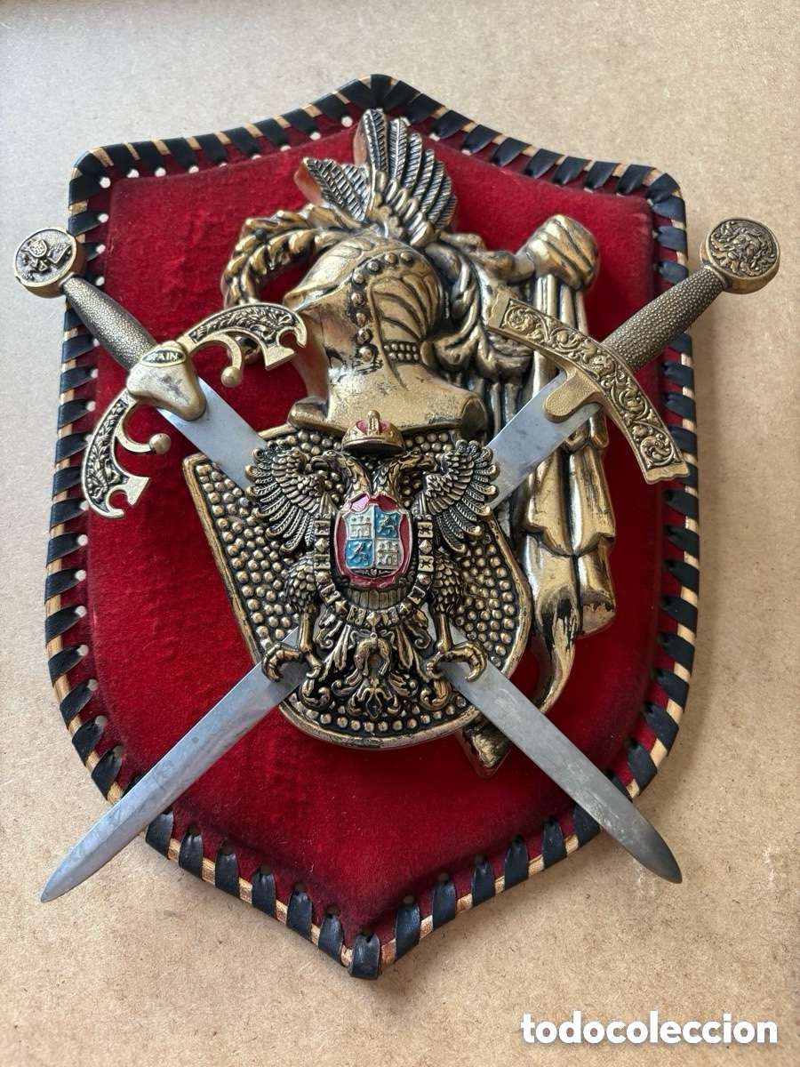 Coleccionismo: Antiguo escudo de armas con espadas (A8) - Foto 1