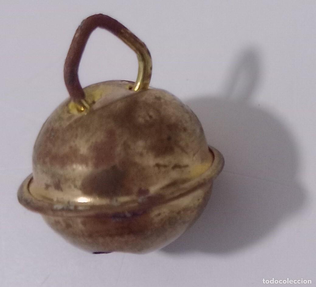 Coleccionismo: Cascabel antiguo de laton - Foto 3