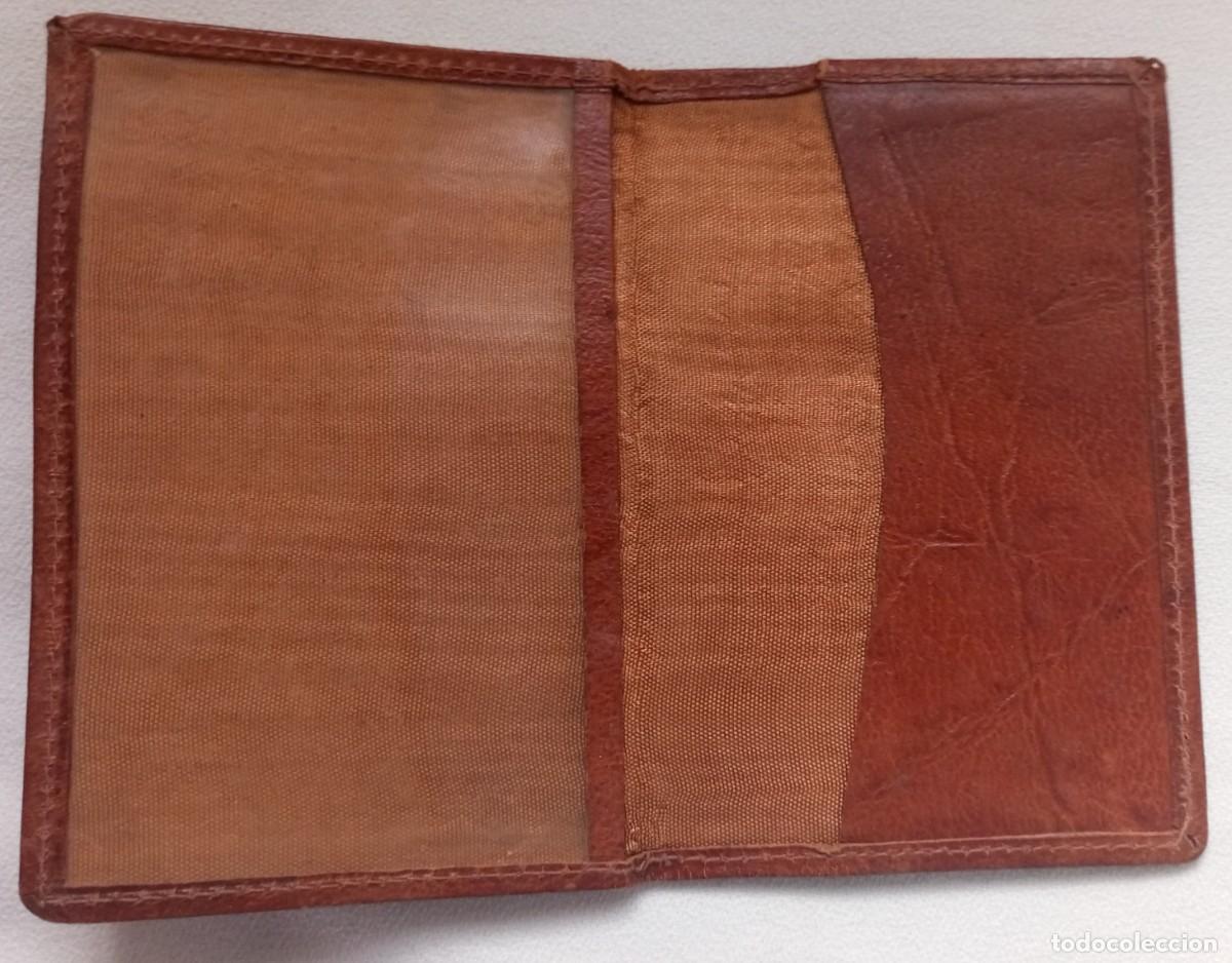 Coleccionismo: Peque&ntilde;a cartera / Cedula de Identidad (sin documentos). Sin m&aacute;s datos. - Foto 2